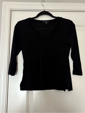 BCBG Maxazria Women’s Vintage Black V-Neck Classic 3/4 Sleeve T-Shirt